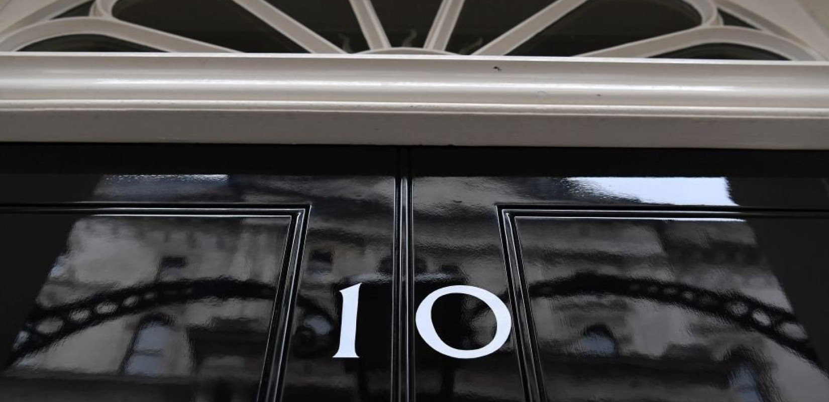 Βρετανία: Το βιβλίο επισκεπτών της Ντάουνινγκ Στριτ αποκαλύπτεται για πρώτη φορά