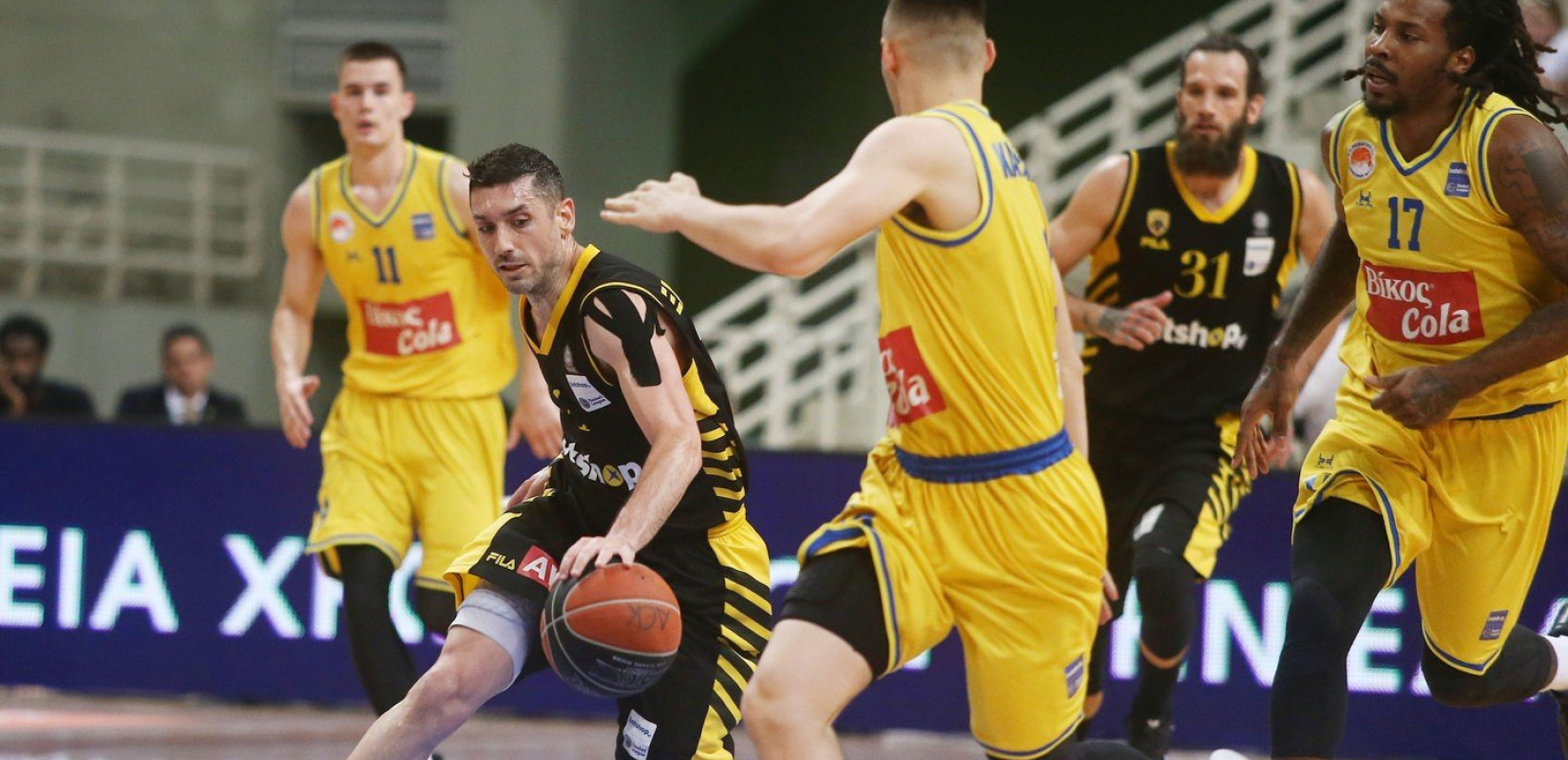 Μπάσκετ: "Έσπασε" την έδρα της ΑΕΚ και έκανε το 1-0 στους μικρούς τελικούς το Περιστέρι
