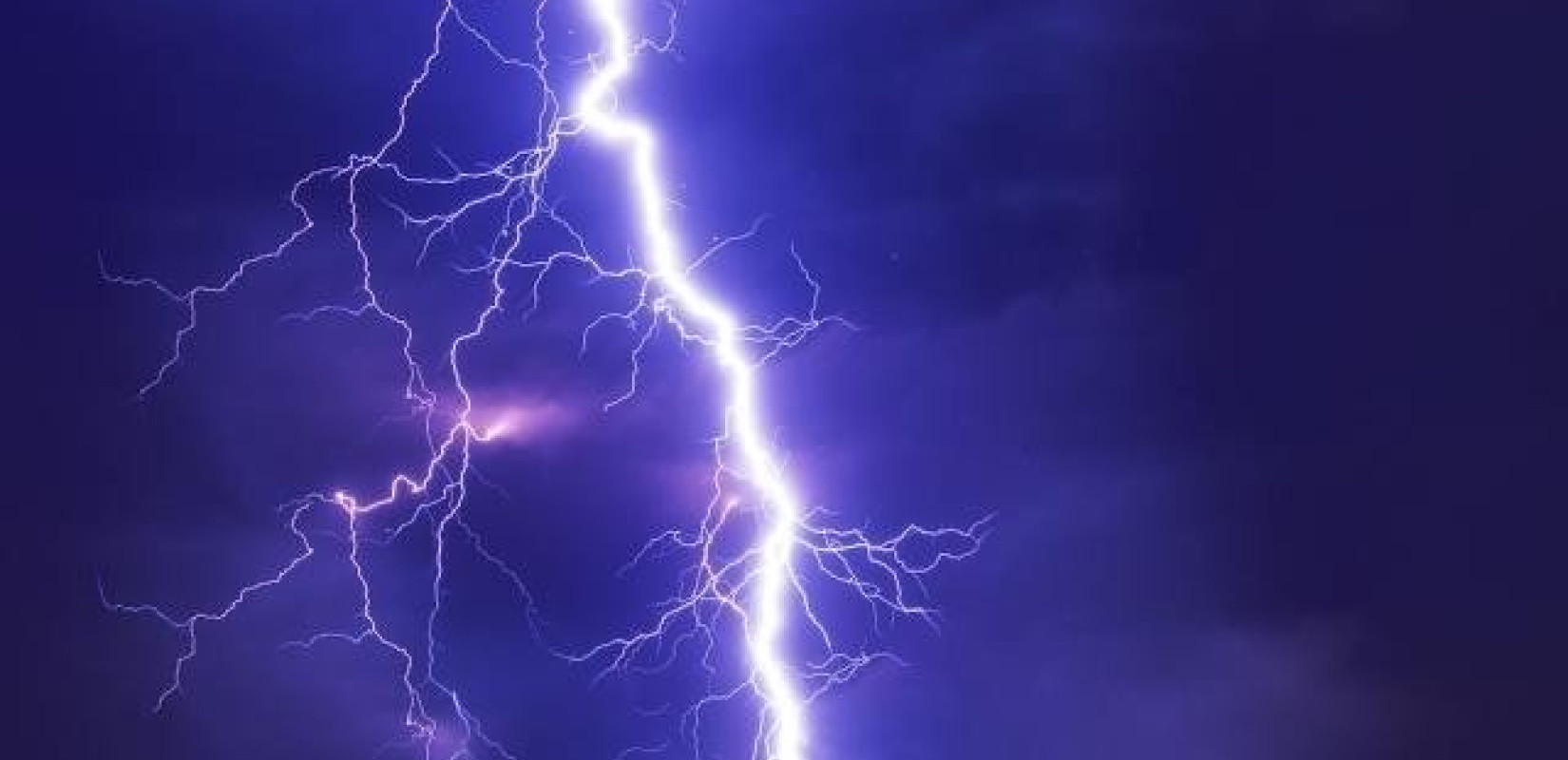 Περισσότεροι από 10.000 κεραυνοί έπεσαν μέσα σε 12 ώρες