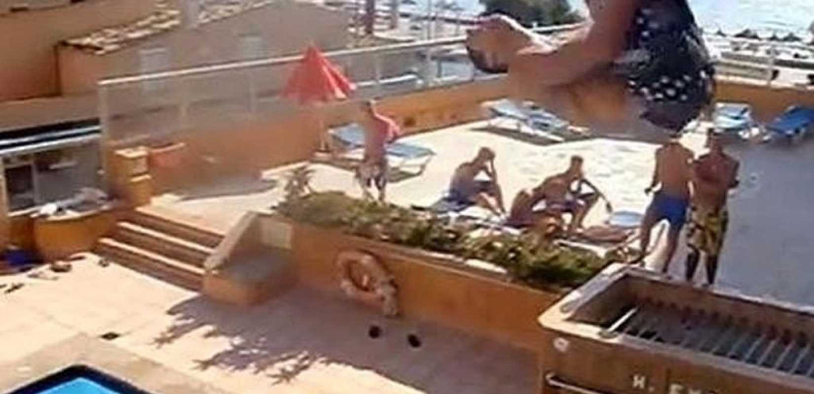 Ισπανία: Εθελούσιες πτώσεις ή balconing, ιδού η απορία 