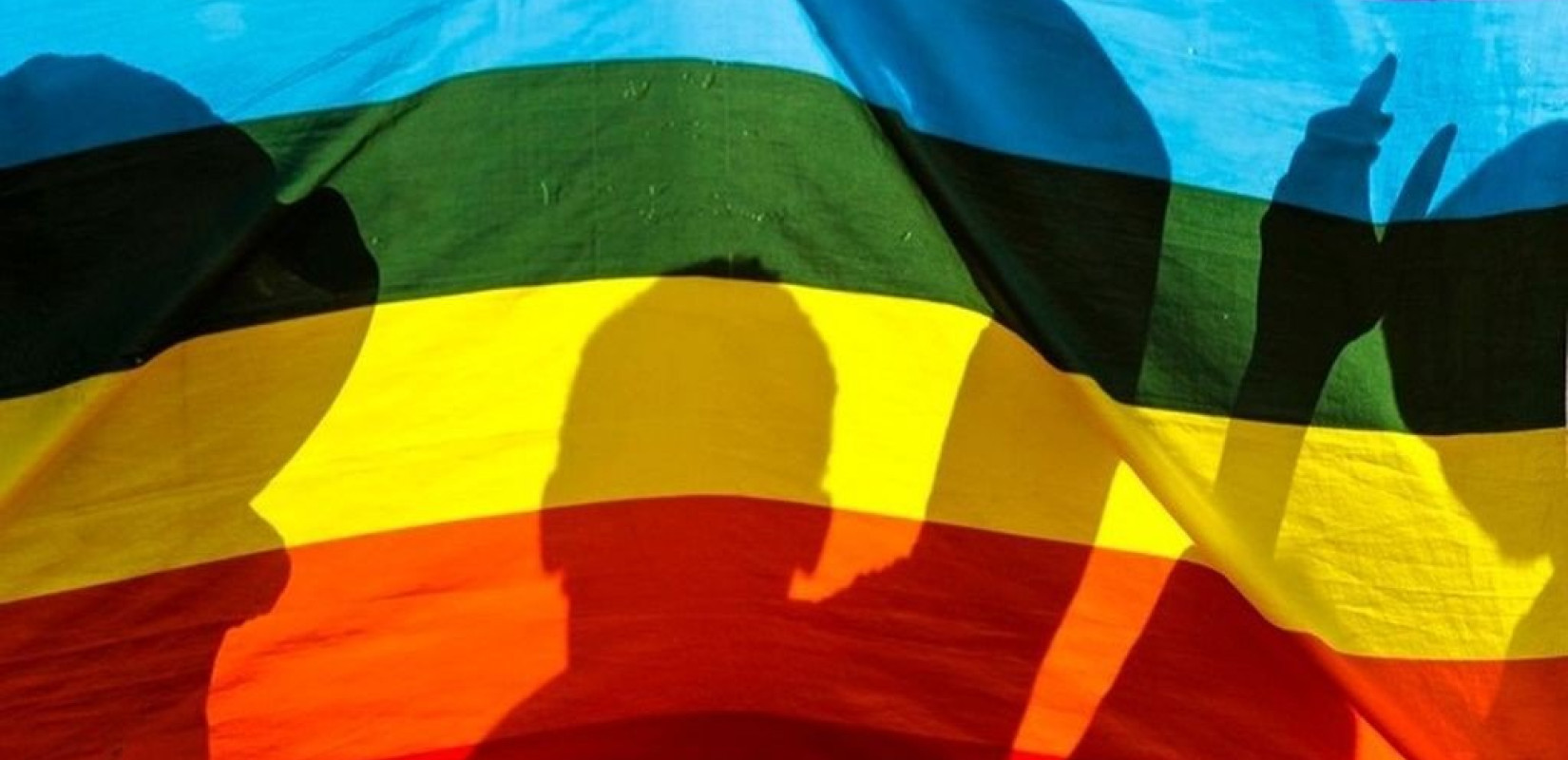 Παιδιά ομόφυλων ζευγαριών: Τι δείχνουν οι έρευνες για την ψυχική τους υγεία και ευημερία