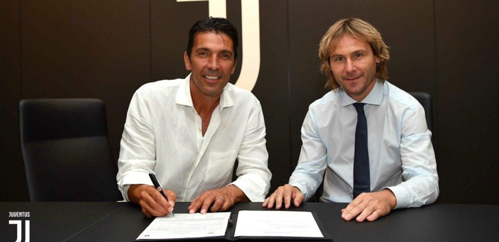 Ο Μπουφόν γύρισε σπίτι