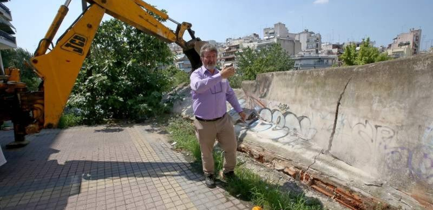 Άρχισε η διάνοιξη της καταπατημένης οδού Ελλήσποντου στη Νεάπολη