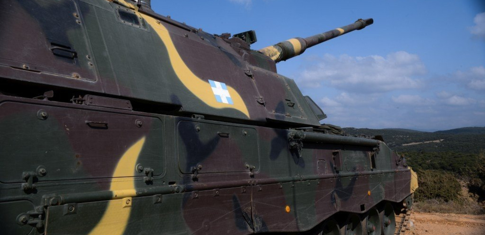 Ερπυστριοφόρο έπεσε σε τοίχο μέσα σε στρατόπεδο στον Λαγκαδά