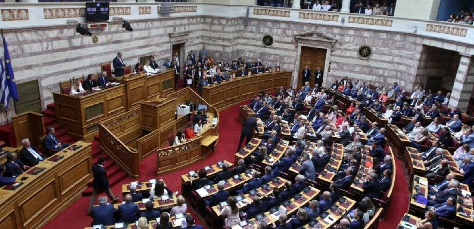 Ενός λεπτού σιγή στη Βουλή για το Μάτι 