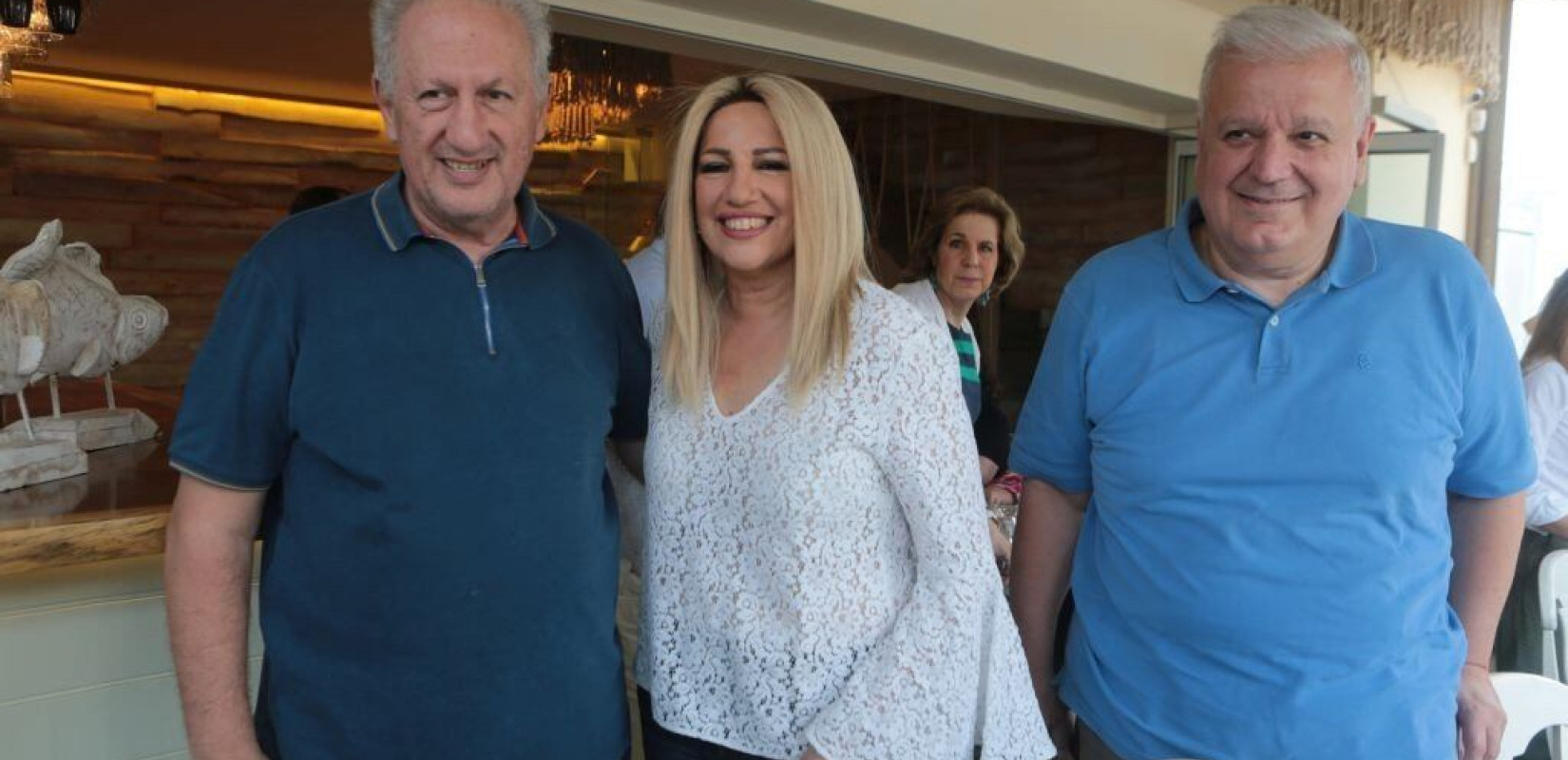 Μεζέδες και αισιοδοξία "κέρασε" η Φ. Γεννηματά στην Ηλιούπολη