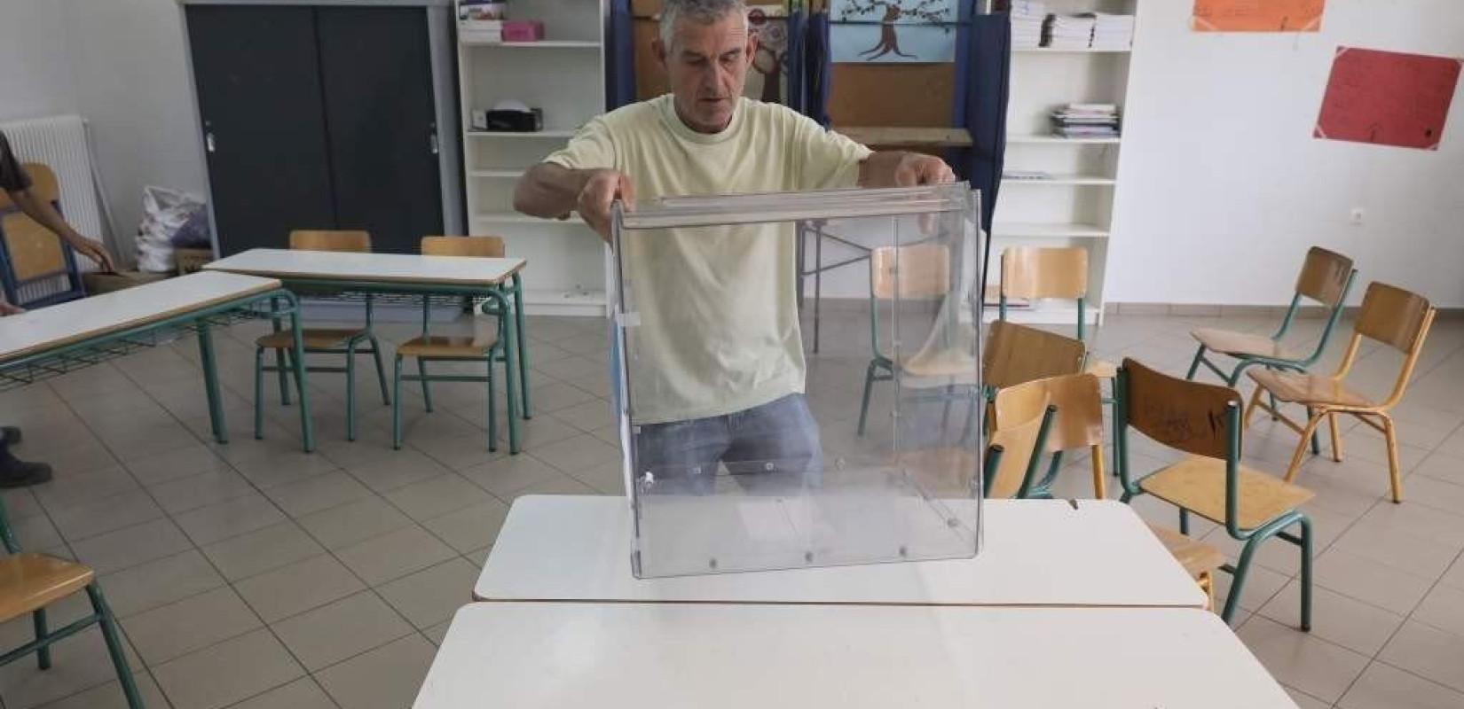 Η παραλία νίκησε την κάλπη- Ποσοστό ρεκόρ, 44%, για την αποχή