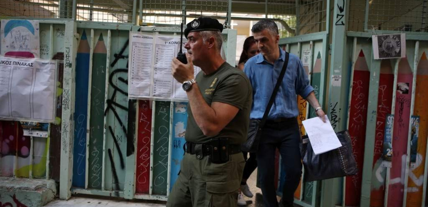 Άρπαξαν κάλπη στα Εξάρχεια -Θα επαναληφθούν οι εκλογές στο συγκεκριμένο εκλογικό τμήμα
