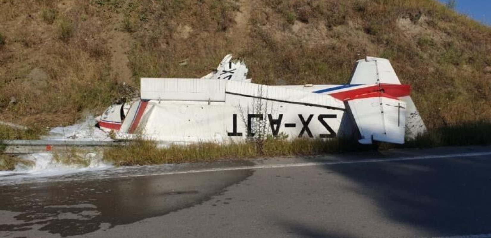 Γρεβενά: Αναγκαστική προσγείωση και ανατροπή μονοκινητήριου αεροσκάφους -Σώοι οι τρεις επιβαίνοντες