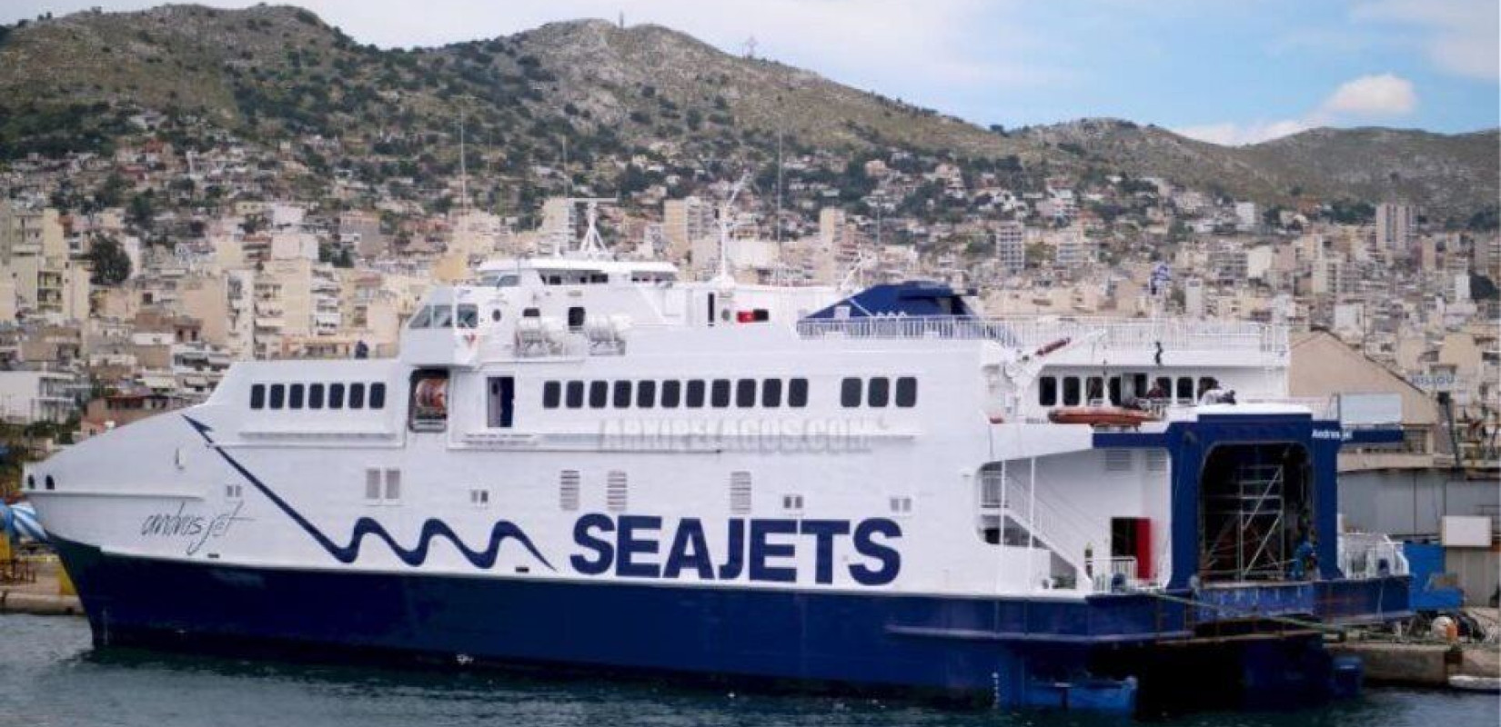 Σαμοθράκη: Συνεχίζει τα έκτακτα δρομολόγια το "Andros Jet"