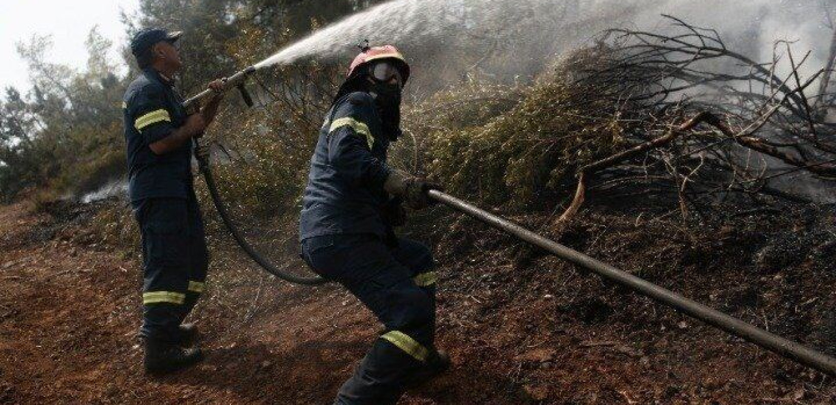 Παραμένει επικίνδυνη η φωτιά στην Εύβοια