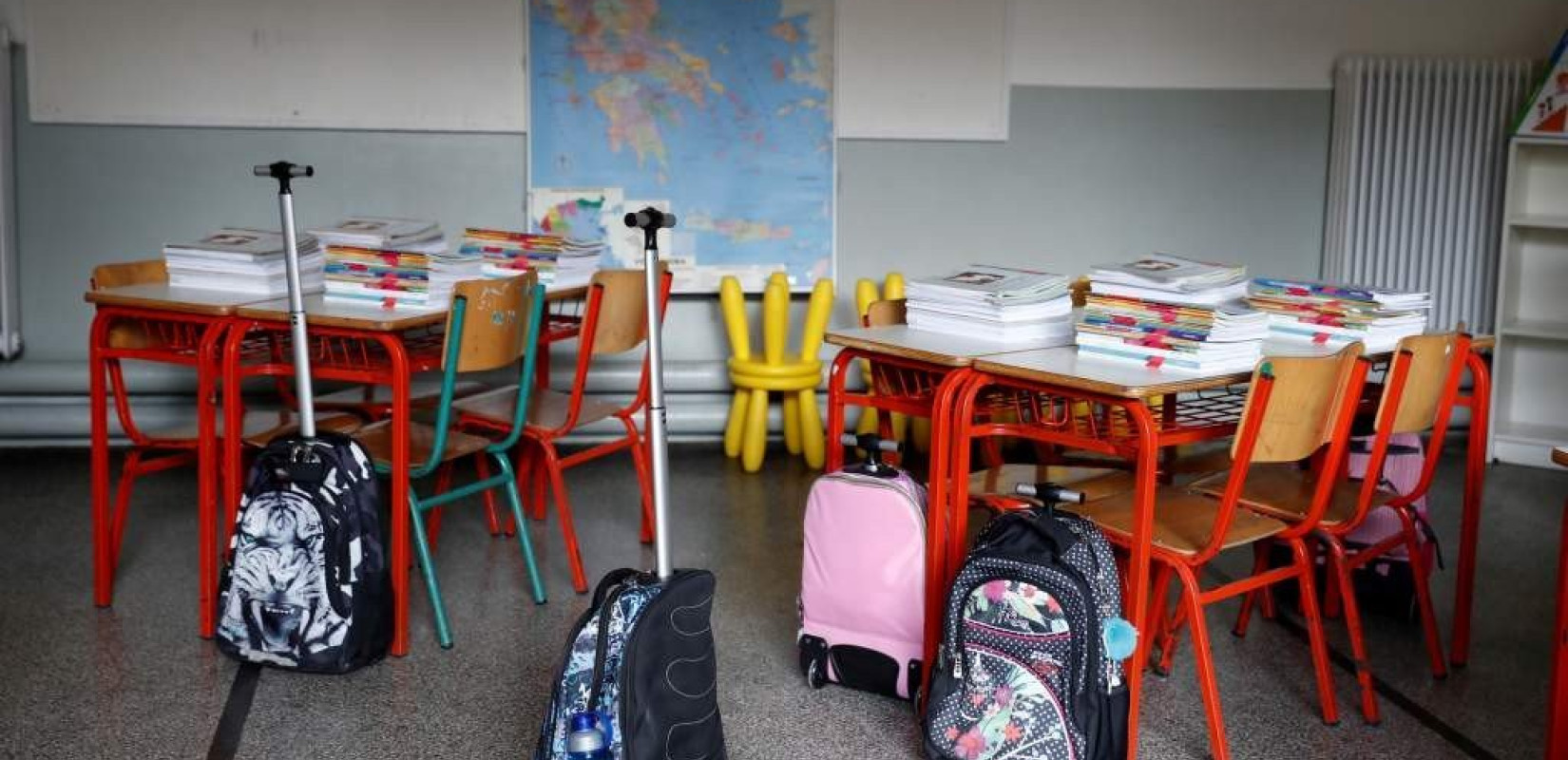 Η αναμονή περισσότερων κρουσμάτων και το άνοιγμα των σχολείων