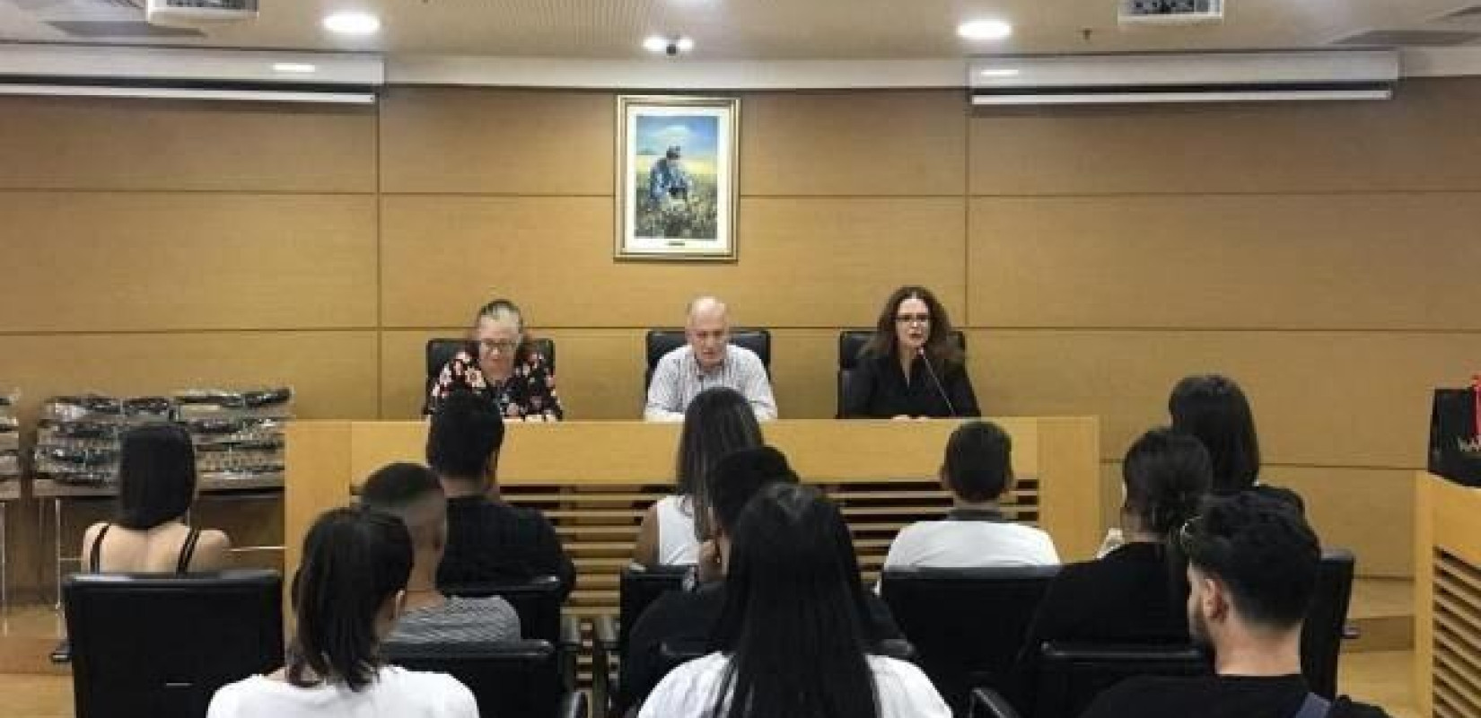  ΠΕΔ-ΚΜ: Δώρισε ηλεκτρονικούς υπολογιστές σε νέους Ρομά
