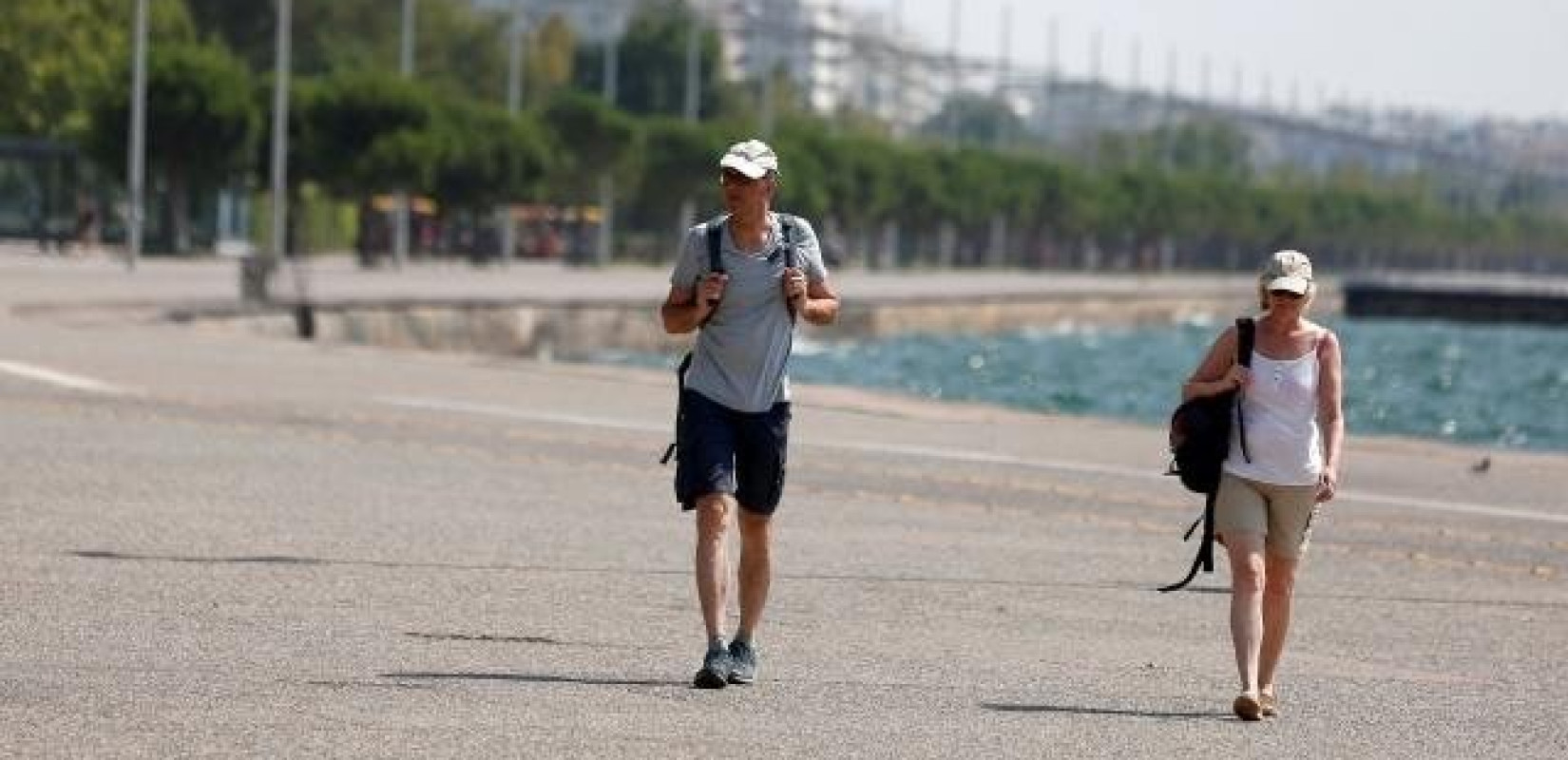 Καιρός: Βροχές, πιθανές καταιγίδες και άνεμοι ρίχνουν τον υδράργυρο