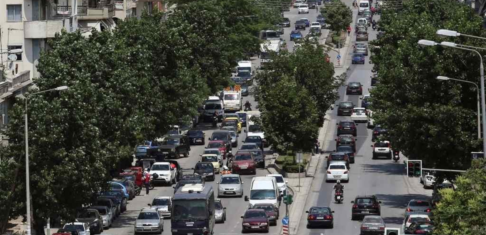 Κολλημένοι στην κίνηση: Ασφυκτιούν από το κυκλοφοριακό αλλά παραμένουν «πιστοί» στο ΙΧ οι Θεσσαλονικείς
