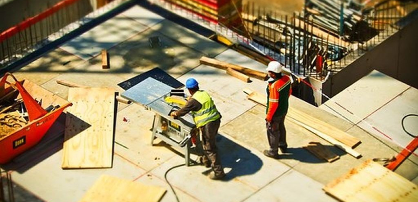 Πότε καταβάλλεται το αδειοδωρόσημο Πάσχα σε εργατοτεχνίτες οικοδόμους