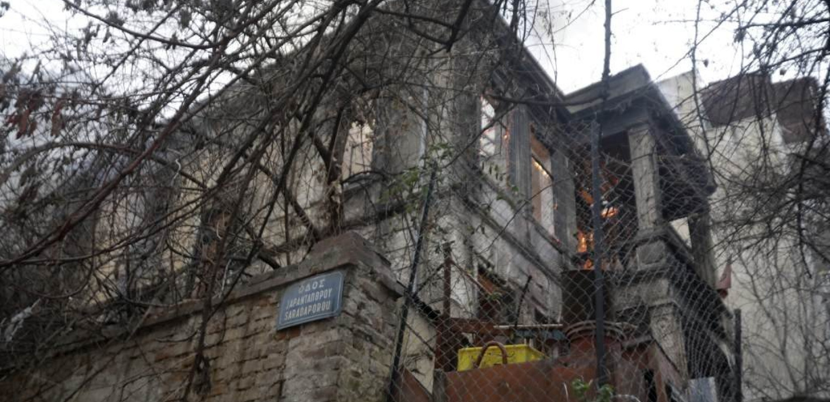 Η αστυνομία σταμάτησε εργασίες ανοικοδόμησης στην άλλοτε κατάληψη της Λεωφόρου Στρατού
