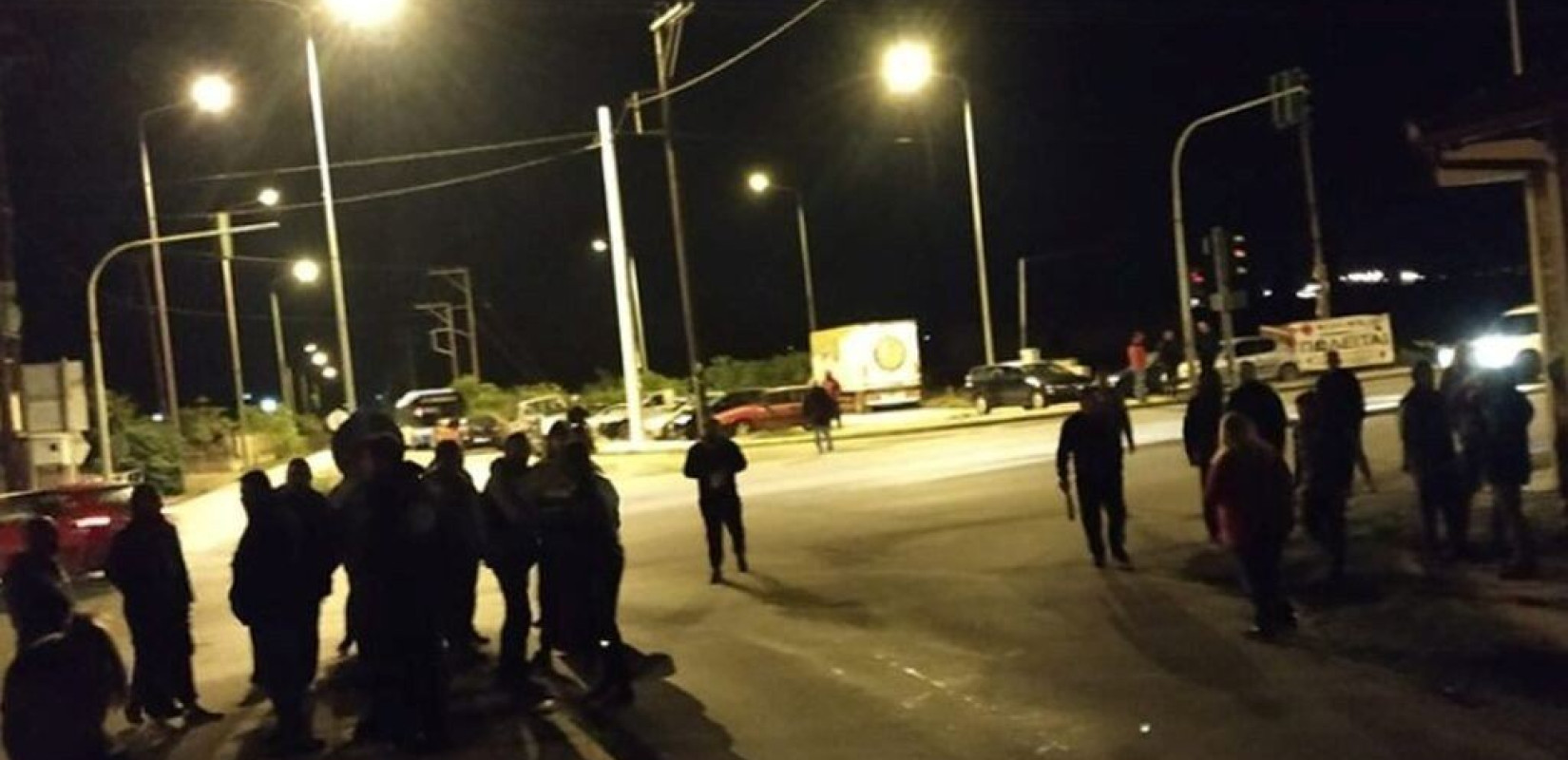 Νάουσα: Μπλόκο κατοίκων σε λεωφορεία με μετανάστες (Βίντεο)