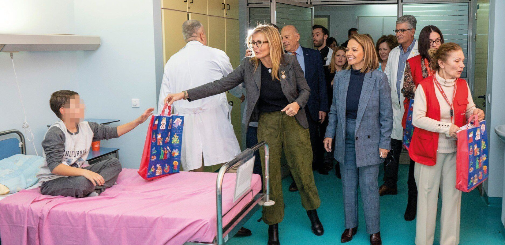 Θεσσαλονίκη: Η Μαρέβα μοίρασε δώρα στα παιδιά που νοσηλεύονται στο "Παπαγεωργίου"