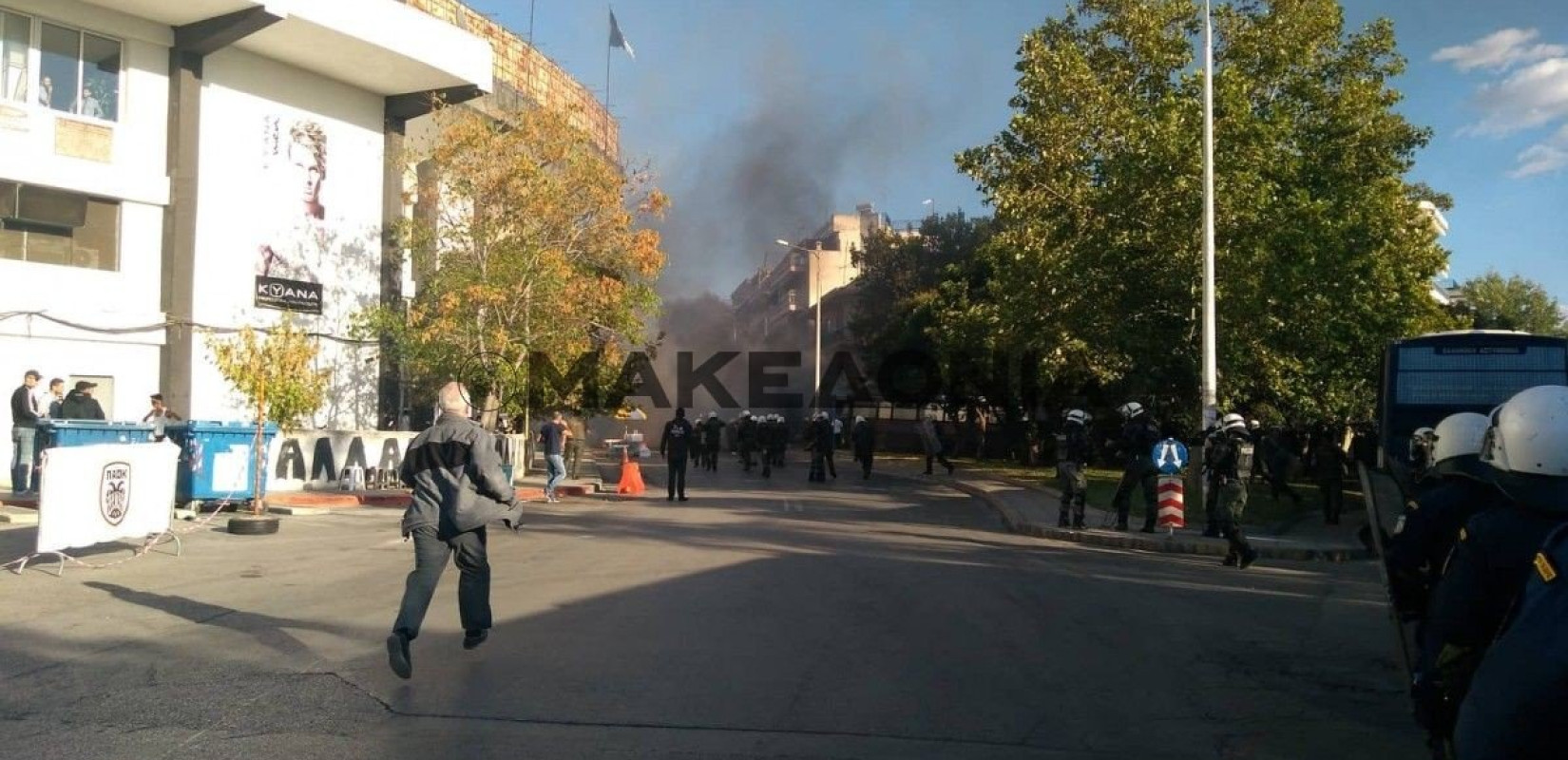 Ένταση και μολότοφ στην Τούμπα λίγο πριν τον αγώνα ΠΑΟΚ - Άρης
