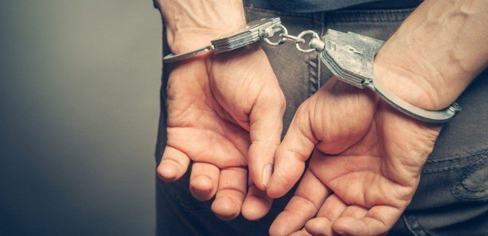 Σύλληψη διωκόμενου για πλαστογραφία: «Έσβηνε» οφειλέτες από τον «Τειρεσία»