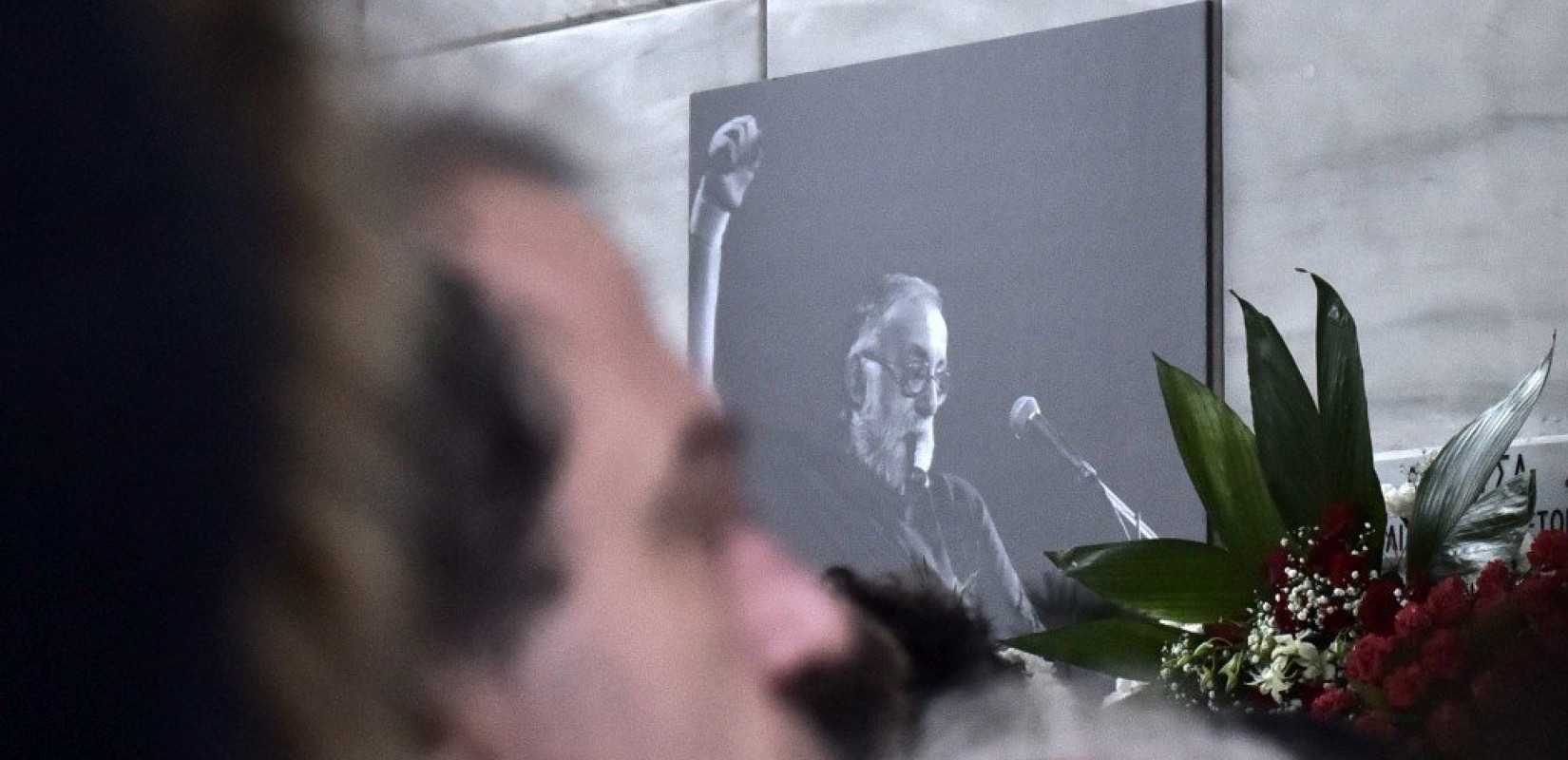Με το "Πάντα γελαστοί" το τελευταίο αντίο στον Θάνο Μικρούτσικο
