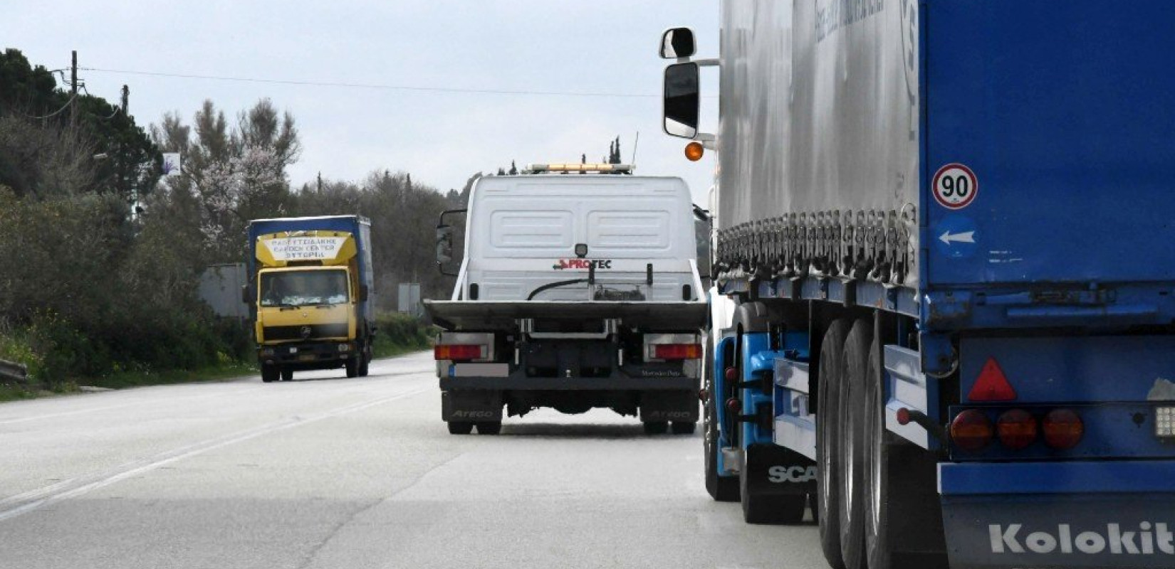 Εγκλωβισμένοι 13 οδηγοί νταλίκας στα σύνορα Ιράκ-Τουρκίας λόγω κορονoϊού