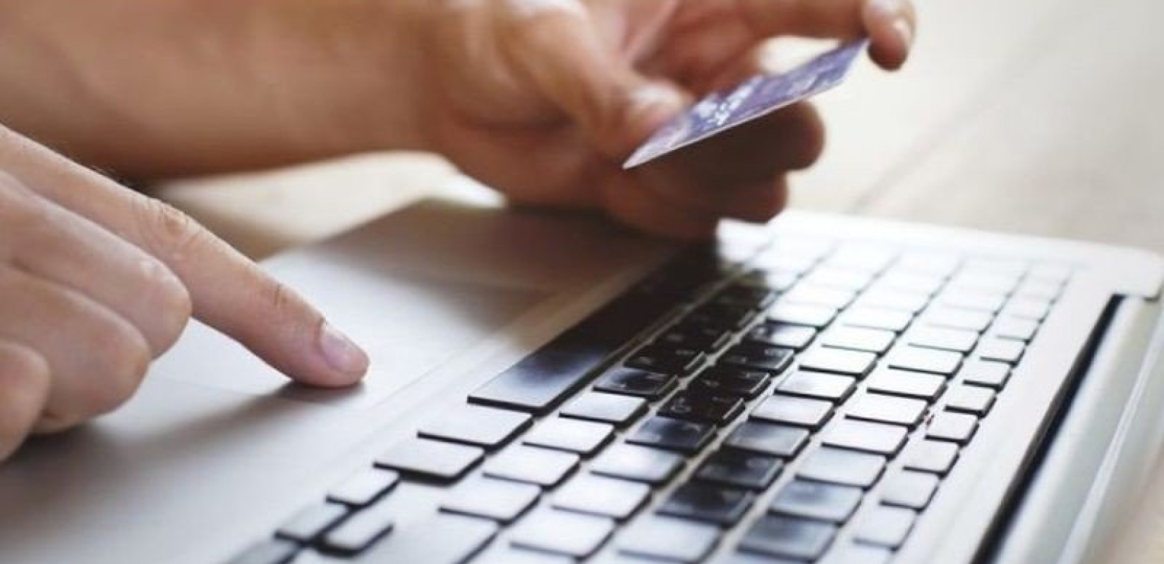 Β. Ελλάδα: Διώξεις σε βάρος εννέα ατόμων για απάτες με υπολογιστή - Η λεία τους ξεπερνά τις 125.000 ευρώ