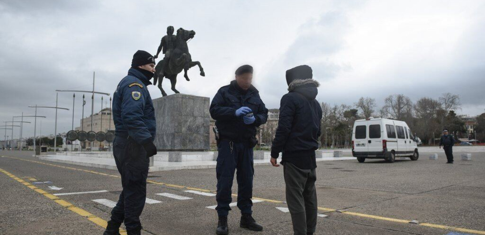 Σε 1.835 ανήλθαν οι παραβάσεις για άσκοπες μετακινήσεις την Κυριακή - Έξι συλλήψεις 	