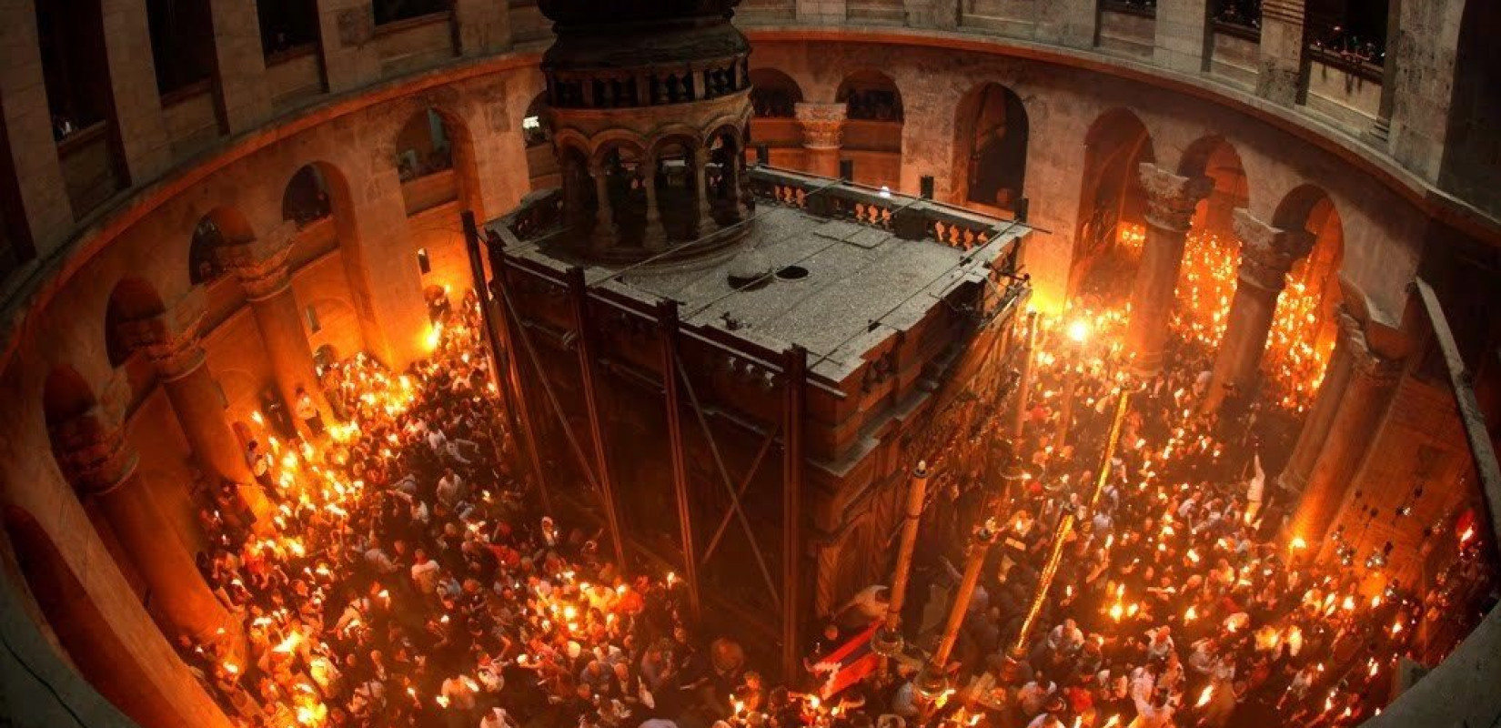 Το Άγιο Φως θα ταξιδέψει σε όλη την Ελλάδα με ειδικές πτήσεις - Τι ώρα θα φτάσει στη Θεσσαλονίκη