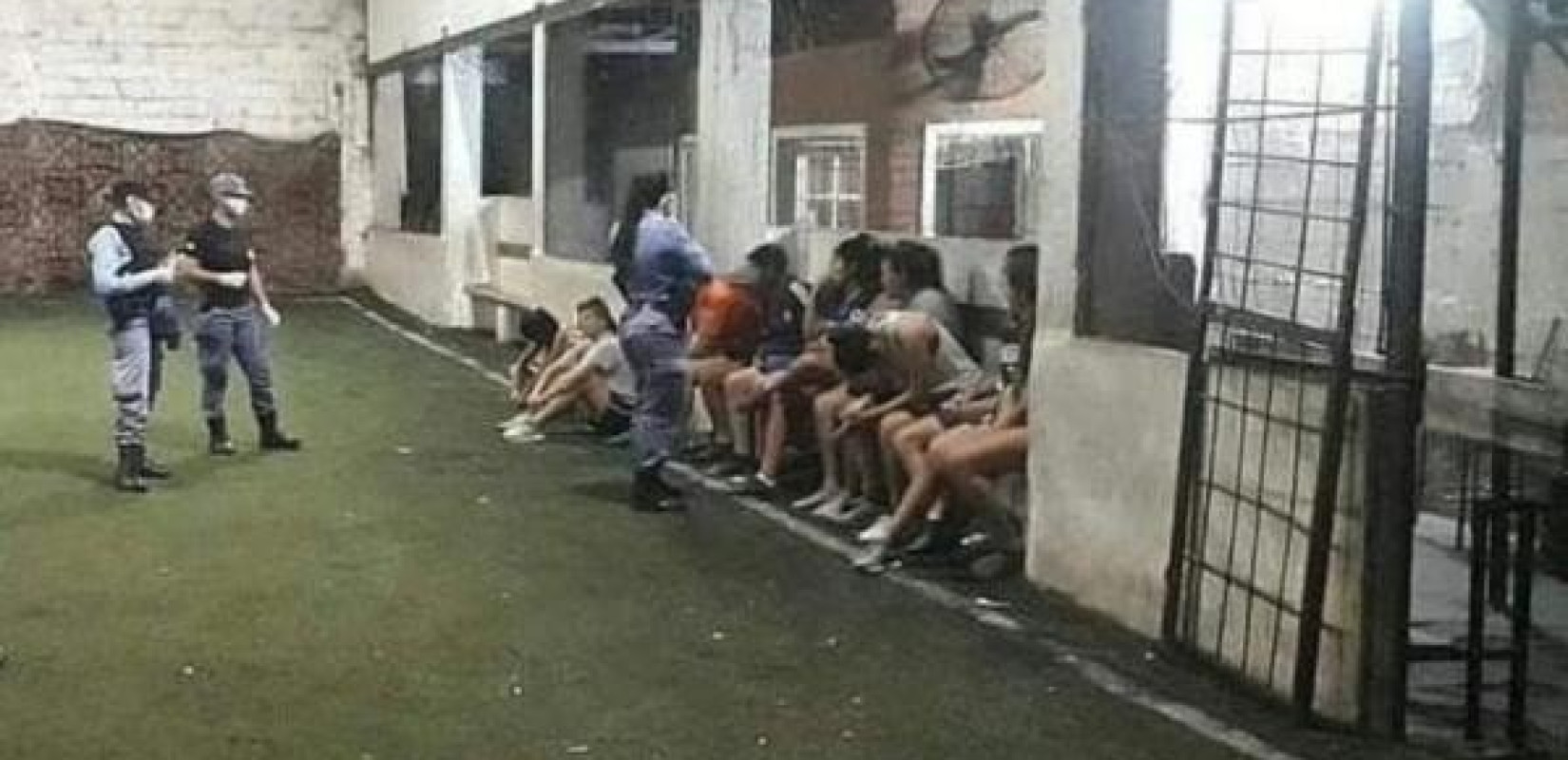 Αργεντινή: Συνελήφθησαν έντεκα γυναίκες που έσπασαν την καραντίνα για να παίξουν μπάλα (φωτογραφίες)