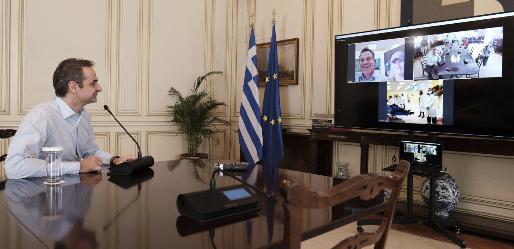 Τηλεδιάσκεψη Μητσοτάκη με στελέχη της ΝΔ και της ΟΝΝΕΔ για τις εκστρατείες αιμοδοσίας (βίντεο)