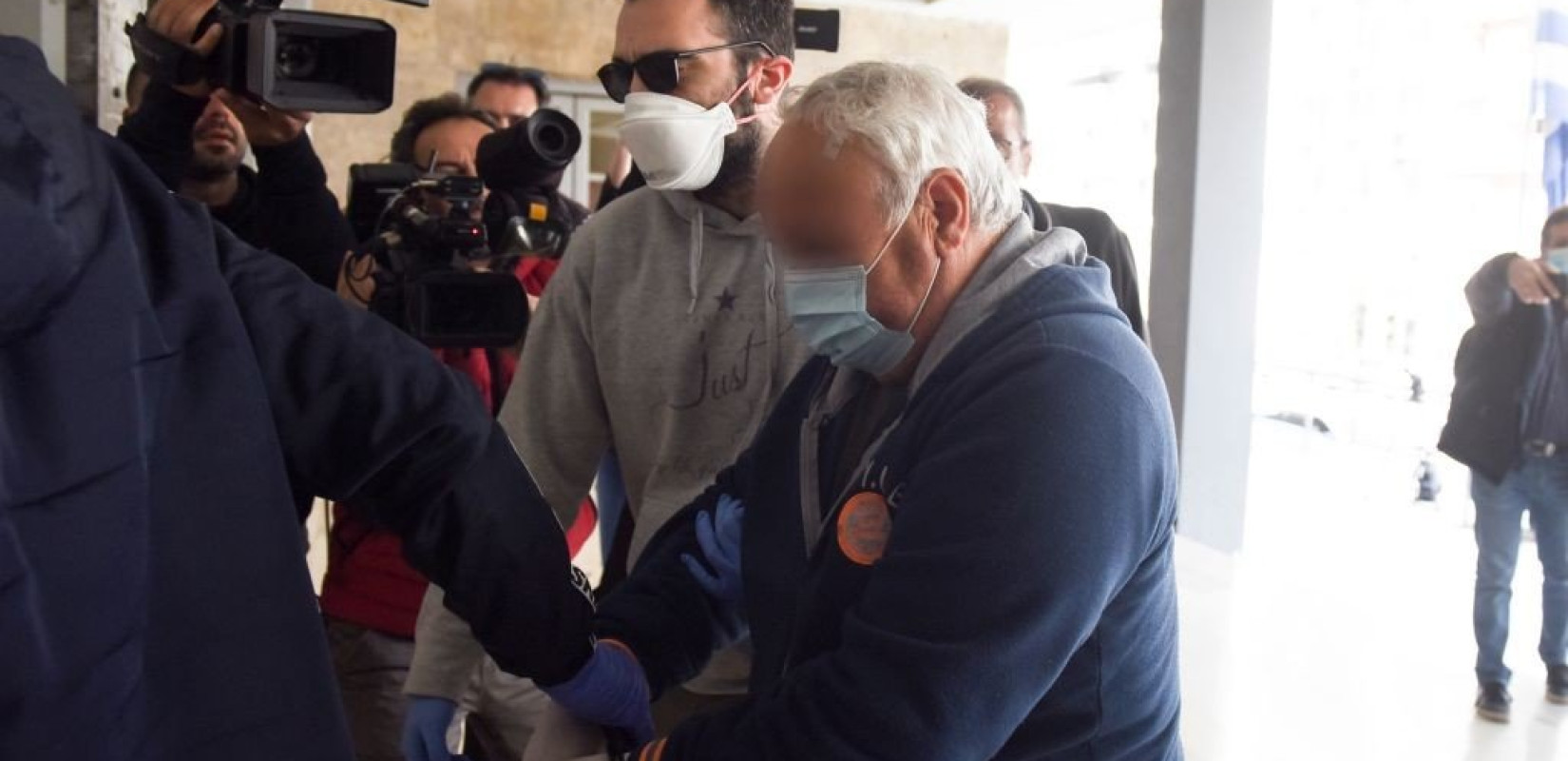 Θεσσαλονίκη: Δίωξη για ανθρωποκτονία από πρόθεση σε βάρος του 63χρονου που σκότωσε τον γιο του