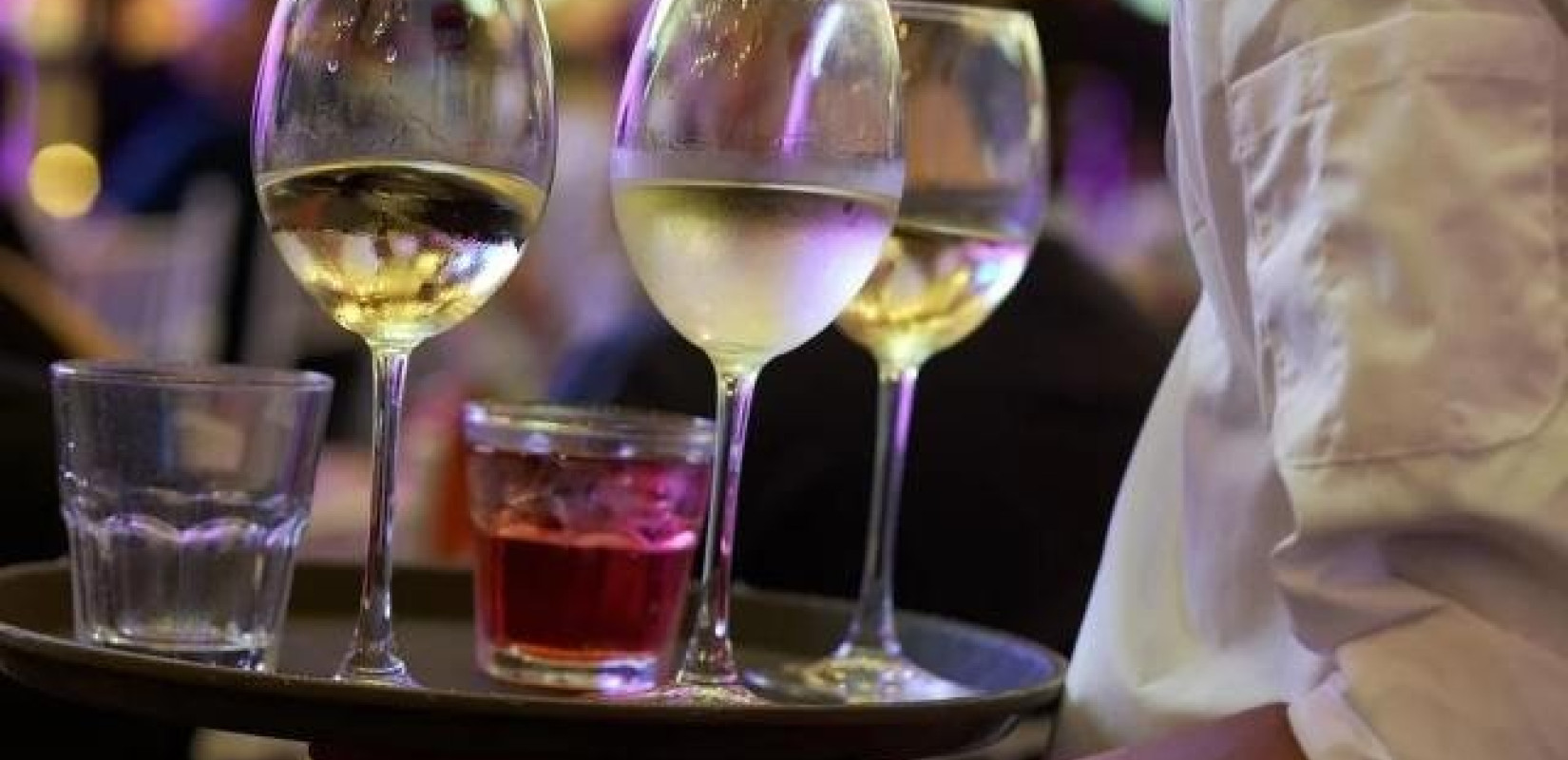 Πρωτόγνωρες οι καταγγελίες για μη καταβολή του Δώρου Χριστουγέννων στην Εστίαση, λέει η Πανελλήνια ομοσπονδία εργαζομένων