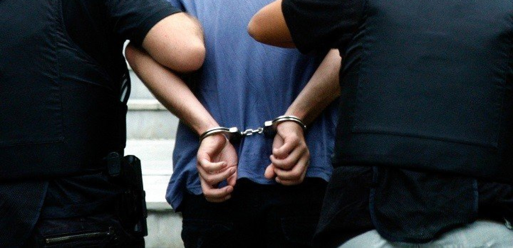 Τους έκαψαν οι πωλήσεις βεγγαλικών στο διαδίκτυο - Οι πελάτες ήταν αστυνομικοί 