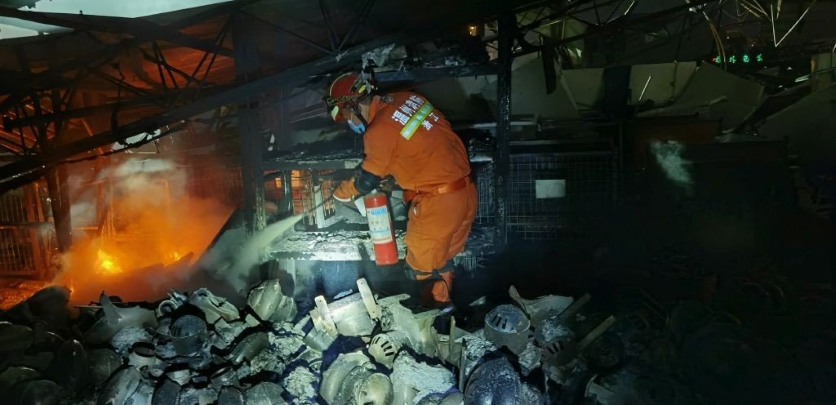 Έκρηξη βυτιοφόρου με 19 νεκρούς και 200 τραυματίες στην Κίνα (βίντεο)