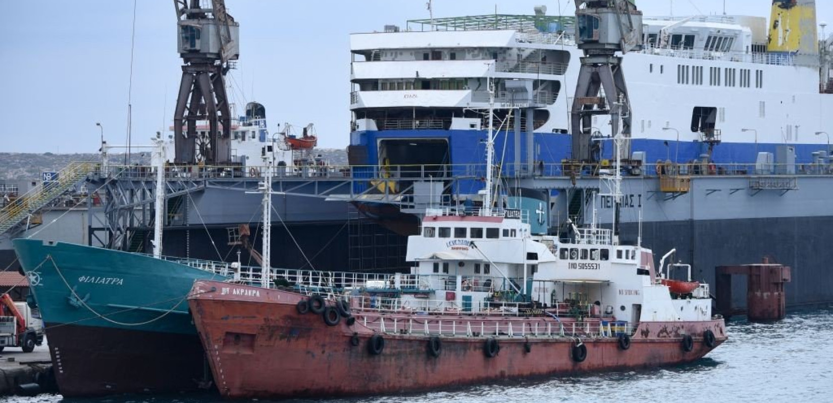 ΠΕΝΕΝ: Εγκλωβισμένοι μέχρι και ενάμιση χρόνο σε πλοία Έλληνες ναυτεργάτες