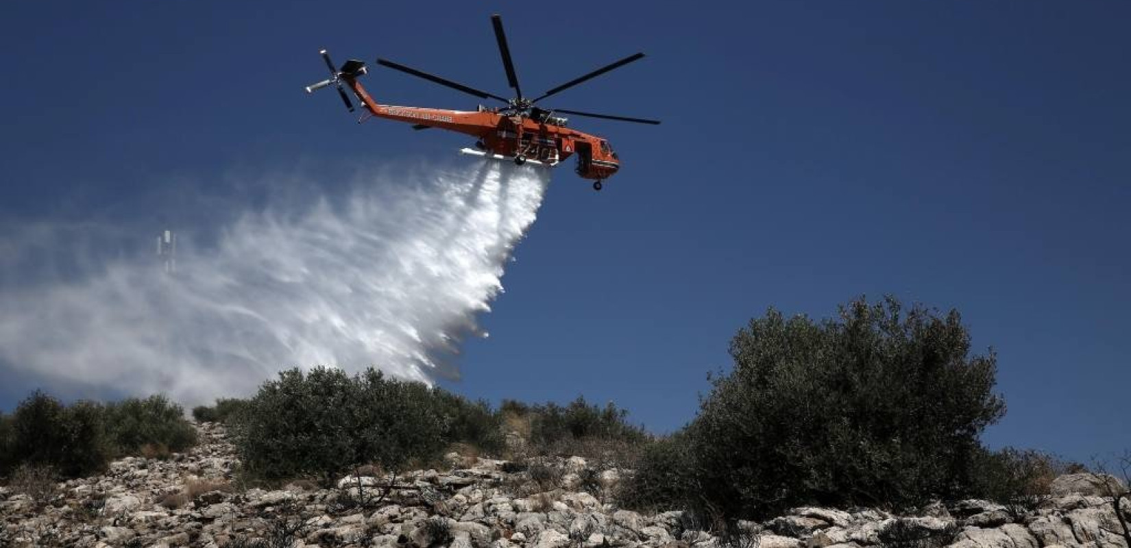 Δοκιμαστικές πτήσεις αεροπυρόσβεσης στη λίμνη Υλίκη