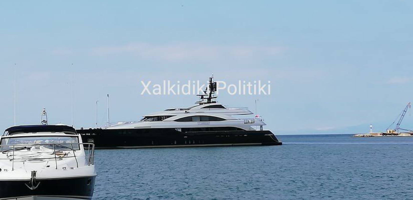 Υπερπολυτελές σκάφος στη μαρίνα των Νέων Μουδανιών (pic)