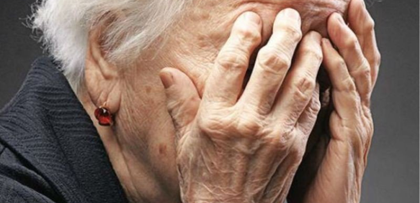 Νέα απάτη στην Πάτρα: Πώς έπεισαν μια ηλικιωμένη ρίξει από το μπαλκόνι 6.000 ευρώ 