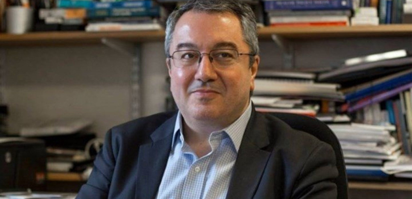 Μόσιαλος: Το εμβόλιο πρέπει να γίνει εθελοντικά και όχι να επιβληθεί 