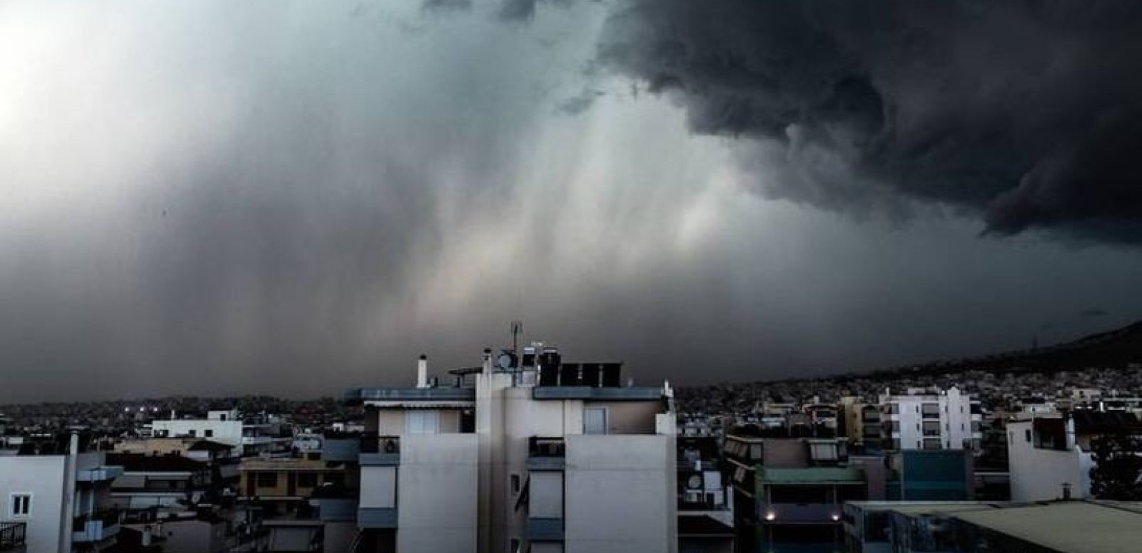 Συνεχίζει και σήμερα η κακοκαιρία «Θάλεια»: Φέρνει καταιγίδες και κεραυνούς στα κεντρικά και βόρεια 