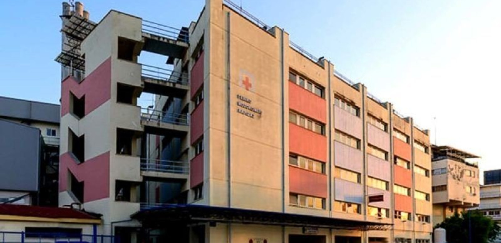  Λάρισα: Συνοδός ασθενούς επιτέθηκε σε γιατρούς στο Γενικό Νοσοκομείο - Ένας τραυματίας