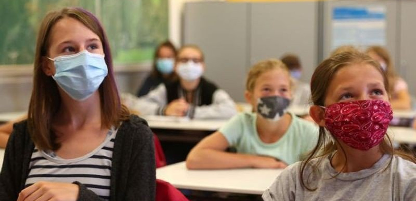 Χρήση μάσκας σε μέσα μεταφοράς, σχολεία και κλειστούς χώρους ζητά ο Καπραβέλος