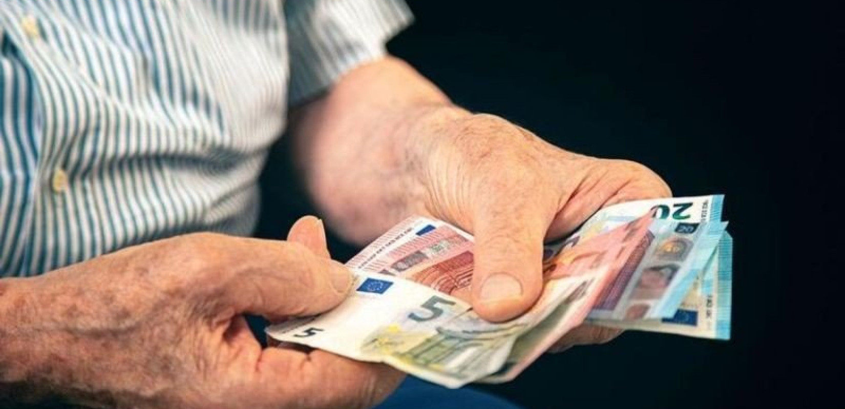 Συντάξεις Δεκεμβρίου 2022: Ξεκινούν σήμερα οι πληρωμές - Ποιοι θα δουν χρήματα στον λογαριασμό τους