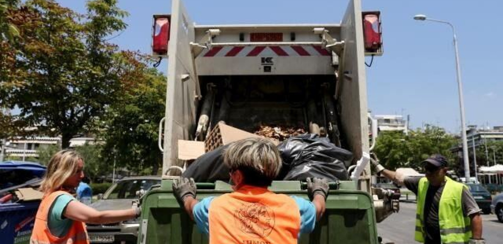 Προ των πυλών ο κίνδυνος να “πνιγεί” η πόλη στα σκουπίδια – Φεύγουν οι συμβασιούχοι στην καθαριότητα