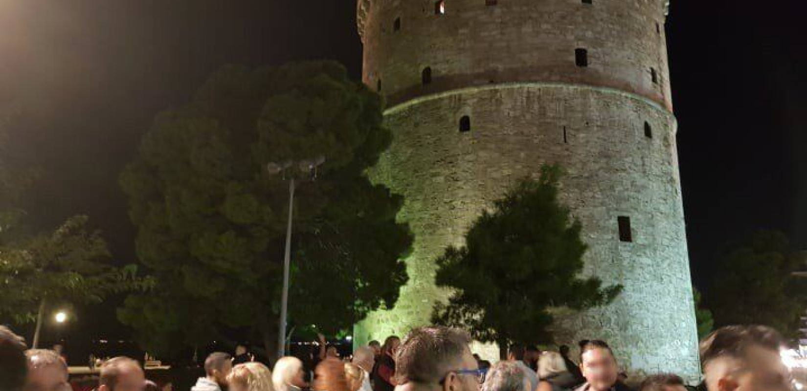 Θεσσαλονίκη: Μεταμεσονύχτια διαμαρτυρία για το ωράριο στην εστίαση στον Λευκό Πύργο (Βίντεο - Φωτ.)