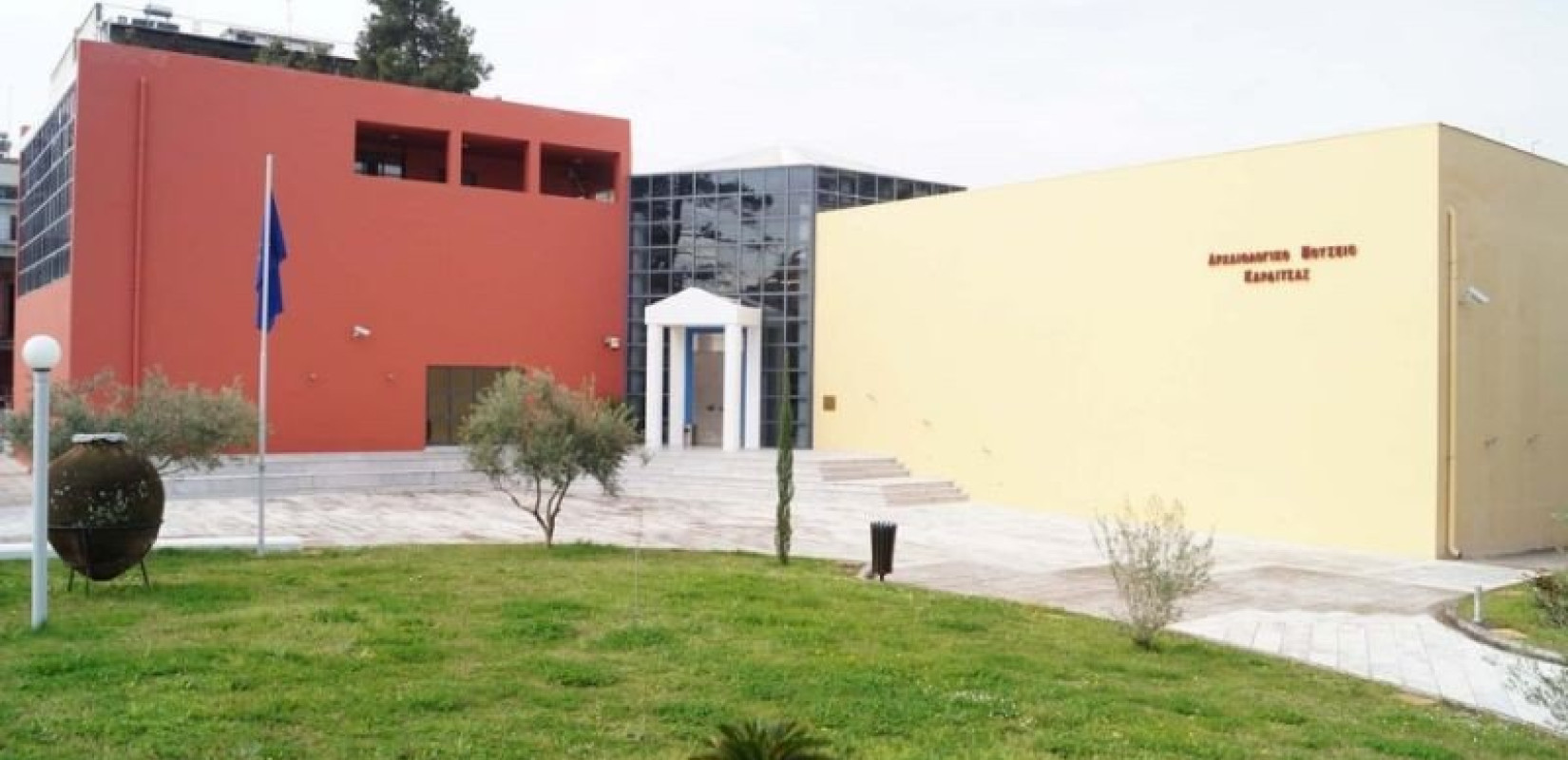 ΥΠΠΟΑ: "Δύο μέτρα νερό και λάσπη στο Αρχαιολογικό Μουσείο Καρδίτσας"