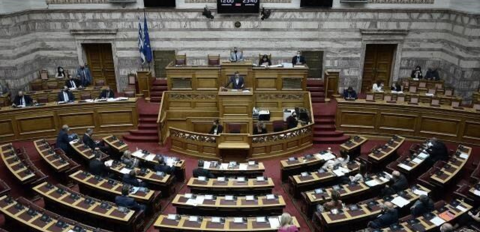 Βουλή: Εγκρίθηκε κατά πλειοψηφία το νομοσχέδιο του ΥΠΕΣ για αλλαγές στους ΟΤΑ και Ιθαγένεια 