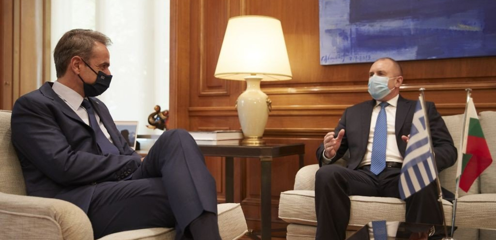 Ο Κ. Μητσοτάκης ενημέρωσε τον πρόεδρο της Βουλγαρίας για τις προκλητικές ενέργειες της Τουρκίας